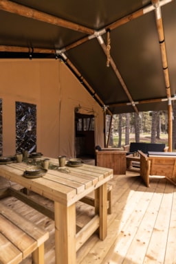 Huuraccommodatie(s) - Lodge Nomade 2 Bedrooms 27 M2 (Kitchen / Bathroom / Wc / Terrace)***Vue Riviere*** - Camping LE PETIT CANADA      (Les Bouillouses)