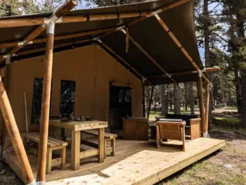 Mietunterkunft - Lodge Nomade 2 Schlafzimmer 27M2 (Küche/Bad/Terrasse)***Vue Riviere*** - Camping LE PETIT CANADA      (Les Bouillouses)