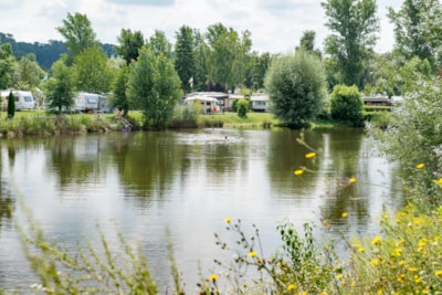 Reisemobilstellplatz Kategorie A am Badesee — 1
