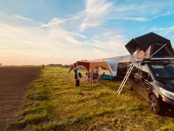 Stellplatz - Stellplatz + Wohnmobil - Camping Nixhoeve