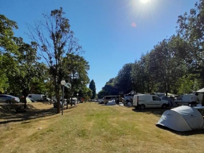 Camping package (pitch, 2 people, 1 vehicle)