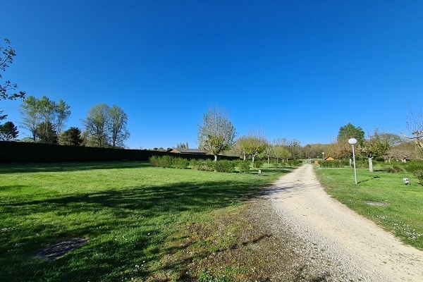 Forfait camping (emplacement, 2 personnes, 1 véhicule)