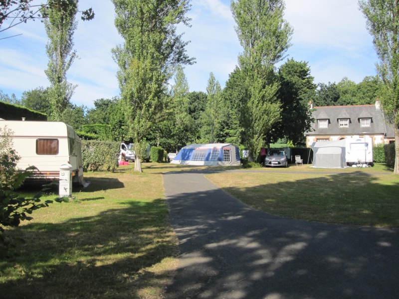 Stellplatz ohne ström(Zelt / Camper / Wohnwagen)