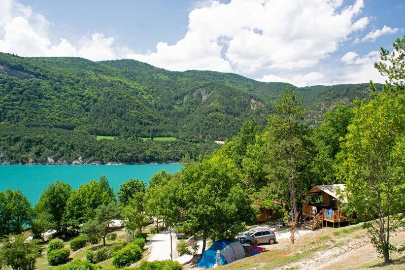 Camping en Isère en bord de Lac - Camping le Savel