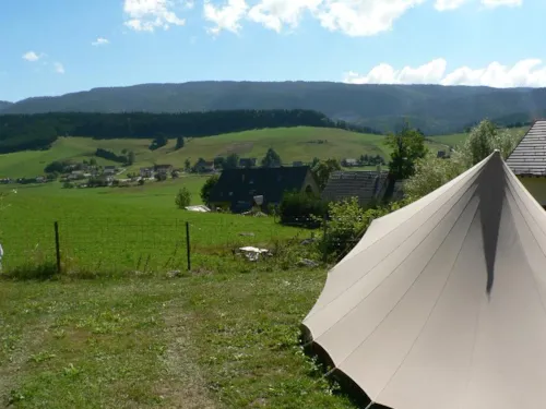 Emplacement - Emplacement Plaisir  De 80 M² Incluant 2 Personnes + Électricité - image n°10 - Camping Les Eymes
