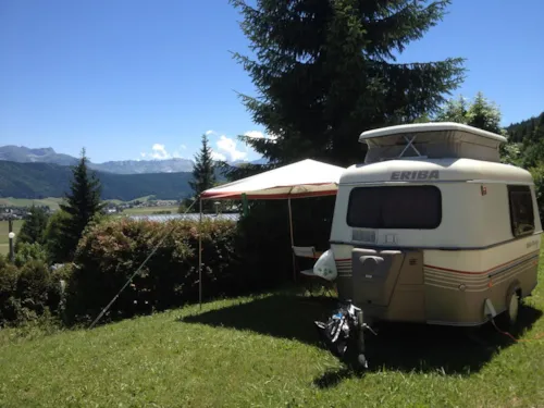 Emplacement - Emplacement Plaisir  De 80 M² Incluant 2 Personnes + Électricité - image n°6 - Camping Les Eymes