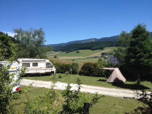 Emplacement - Emplacement Plaisir  De 80 M² Incluant 2 Personnes + Électricité - image n°8 - Camping Les Eymes
