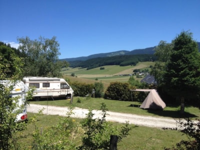 PLEASURE pitch of 80 m² including 2 people + electricity