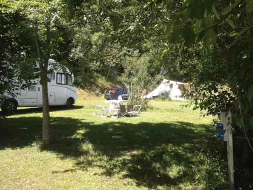 Emplacement - Emplacement Solo Incluant 1 Personne + Électricité - image n°7 - Camping Les Eymes