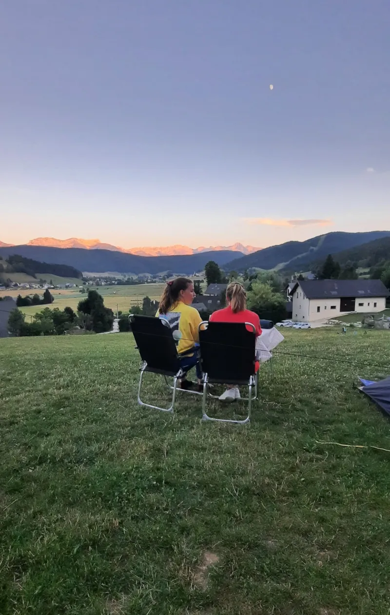 Emplacement Panoramique 120 M² (Ensoleillé - Vue Garantie) Incluant 2 Personnes + Électricité