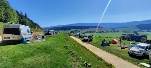 Stellplatz - Panorama-Stellplatz 120 M² (Sonnig - Garantierte Aussicht) Inklusive 2 Personen + Strom - image n°4 - Camping Les Eymes