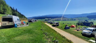 PANORAMIC pitch - 120 m² (sunny - guaranteed view) - including 2 people + electricity