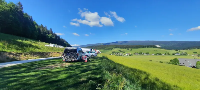 Emplacement Panoramique 120 M² (Ensoleillé - Vue Garantie) Incluant 2 Personnes + Électricité