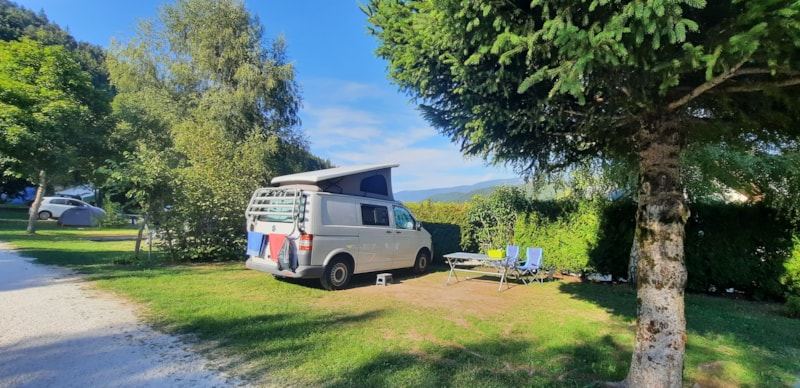 Emplacement PLAISIR  de 80 m² incluant 2 personnes + électricité