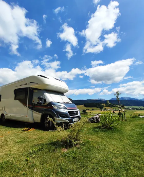 Emplacement - Emplacement Camping-Car/Van Avec Branchement Électrique (Camping Fermé, Pas D'accès Aux Sanitaires) - image n°3 - Camping Les Eymes