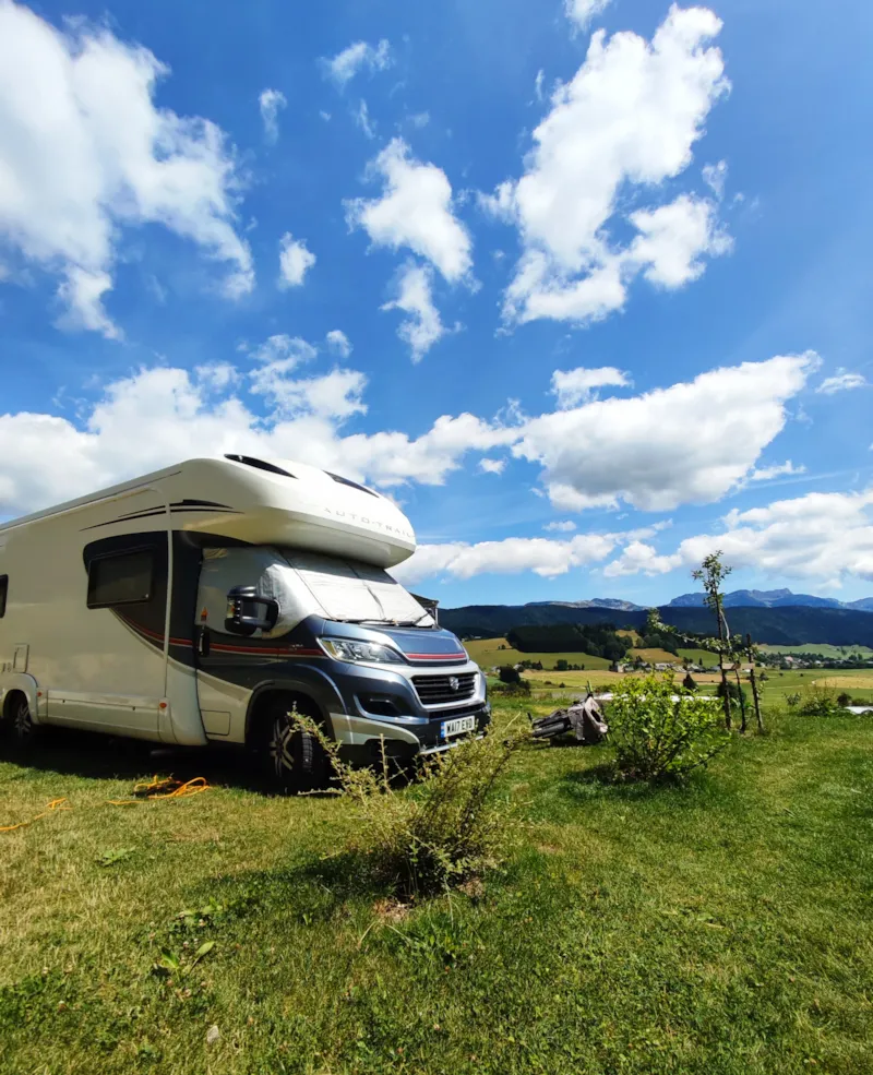 Emplacement Camping-Car/Van Avec Branchement Électrique (Camping Fermé, Pas D'accès Aux Sanitaires)