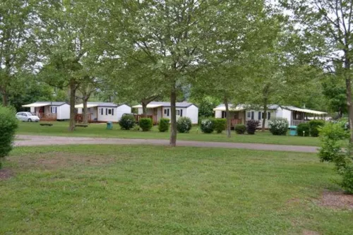 Emplacement - Emplacement De 1 À 6 Pers (Tente/Caravane/Camping-Car/Combi), 1 Véhicule Sur L'emplacement - image n°3 - Camping Pré Rolland