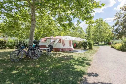 Emplacement - Emplacement De 1 À 6 Pers (Tente/Caravane/Camping-Car/Combi), 1 Véhicule Sur L'emplacement - image n°5 - Camping Pré Rolland