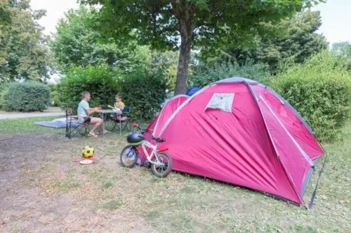 Emplacement - Emplacement De 1 À 6 Pers (Tente/Caravane/Camping-Car/Combi), 1 Véhicule Sur L'emplacement - image n°6 - Camping Pré Rolland
