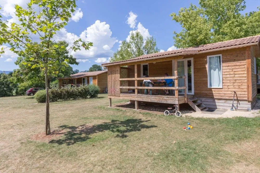 Location - Chalet En Bois - 5 Personnes (33 M²) - 2 Chambres (2 Lits 140 + 1 Lit Superposé 90) - Camping Pré Rolland