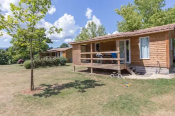 Mietunterkunft - Holzchalet - 5 Personen (33 M2) - 2 Zimmer (2 Betten 140 + 1 Etagenbett 90) - Camping Pré Rolland