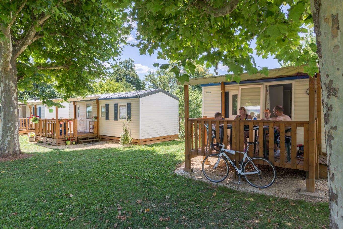 Accommodation - Mobile Home 3 People (18 M2) - 2 Bedrooms (1 Bed 140 + 1 Bed 90) - Camping Pré Rolland