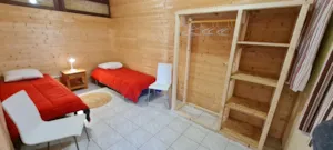  - Chambre n° 401-2/ Hébergement pour 1 nuit réservé aux randonneurs  avec 2 lits de 90 de 15h/10h - Camping Pré Rolland