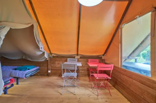 Huuraccommodatie(s) - Tent 4 Plaatsen In Hout En Canvas, 2 Slaapkamers (1 Bed 140, 2 Bedden 90 Lakens Verplicht), Keuken, Met Elektriciteit, Geen Sanitair. - image n°3 - Camping Pré Rolland