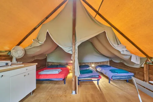 Huuraccommodatie(s) - Tent 4 Plaatsen In Hout En Canvas, 2 Slaapkamers (1 Bed 140, 2 Bedden 90 Lakens Verplicht), Keuken, Met Elektriciteit, Geen Sanitair. - image n°2 - Camping Pré Rolland
