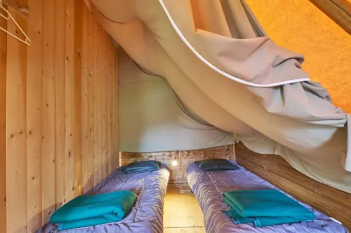 Huuraccommodatie(s) - Tent 4 Plaatsen In Hout En Canvas, 2 Slaapkamers (1 Bed 140, 2 Bedden 90 Lakens Verplicht), Keuken, Met Elektriciteit, Geen Sanitair. - image n°5 - Camping Pré Rolland