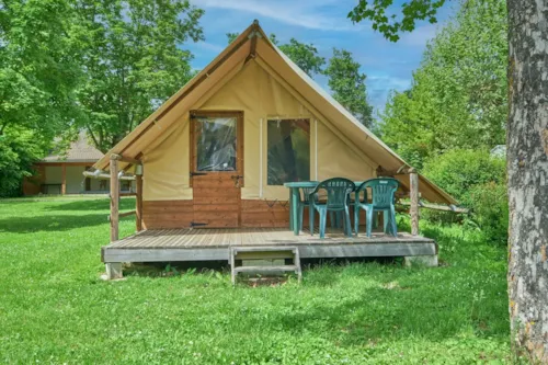 Huuraccommodatie(s) - Tent 4 Plaatsen In Hout En Canvas, 2 Slaapkamers (1 Bed 140, 2 Bedden 90 Lakens Verplicht), Keuken, Met Elektriciteit, Geen Sanitair. - image n°1 - Camping Pré Rolland