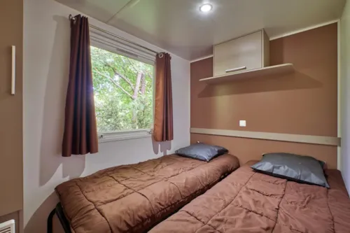 Accommodation - Mobile Home 6 People (33M²) - 3 Bedrooms (1 Bed 140 + 4 Beds 90) - image n°6 - Camping Pré Rolland