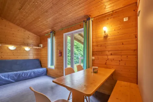 Huuraccommodatie(s) - Houten Chalet - 5 Personen (33 M²) - 2 Slaapkamers (2 Bedden 140 + 1 Stapelbed 90) - image n°3 - Camping Pré Rolland