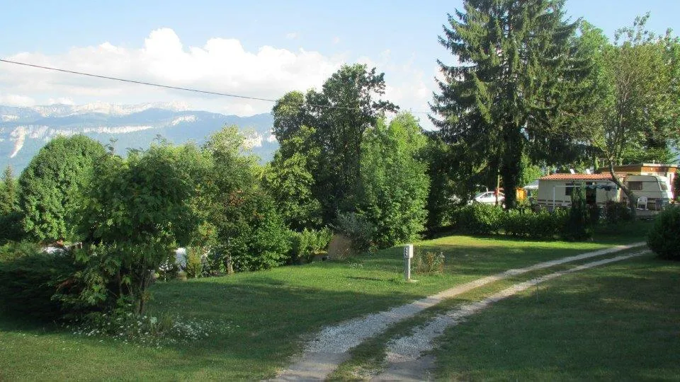 Emplacement - Emplacement Camping Avec Électricité - Camping Le Balcon De Chartreuse