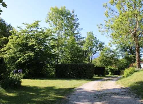 Stellplatz - Stellplatz Mit Strom Elektriciteit - image n°2 - Camping Le Balcon De Chartreuse
