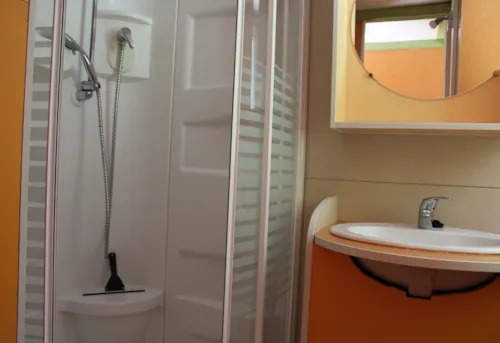 Location - 16.Chalet 30 M², Tv "Primevere" - image n°8 - Camping Le Balcon De Chartreuse
