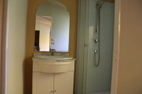 Location - 88. Mobil Home 25M² Tv, Giroflée - image n°10 - Camping Le Balcon De Chartreuse