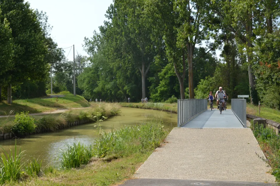 Camping Canal de Berry