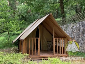 Accommodation - Cyclo Pilotis - Camping Canal de Berry