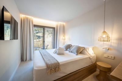 Premium Lodge Half Board stay — 1