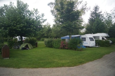 Confort Package (1 tent or caravan / 1 car / electricity 10A) — 1