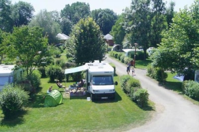 Confort Package (1 tent or caravan / 1 car / electricity 10A) — 4