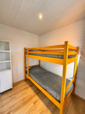 Mietunterkunft - Chalet Confort 37M² / 1 Zimmer - Halbüberdachte Terrasse - Flower Camping La Samaritaine