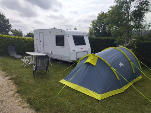 Emplacement - Forfait Emplacement + 1 Voiture + Caravane - image n°2 - Camping la Bissera