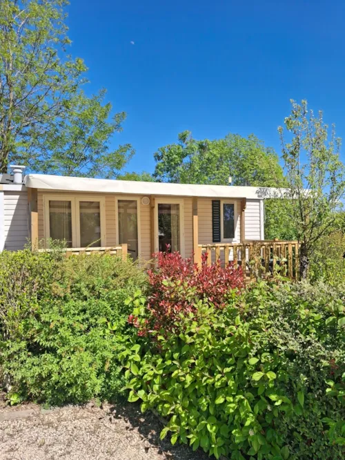 Accommodation - Comfortable 2-Bedroom Mobile Home (+Extra Bed), 27.5 M² With A Large Covered Patio - image n°3 - Camping la Bissera