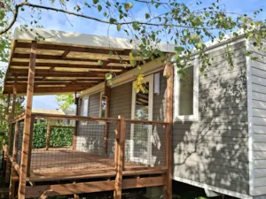 Locatif - Komfort-Mobilheim mit 3 Schlafzimmern, 36 m², überdachte XL-Terrasse - Camping la Bissera