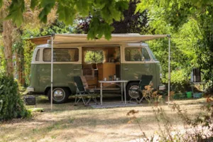 Emplacement - Pauschalpreis für Stellplatz + Kombi/Van mit einer Länge von <5,50 m - Camping la Bissera