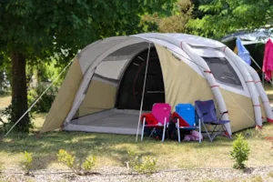 Locatif - „Campingfertiges“ Zelt, 26 m², für 4 Personen - Camping la Bissera