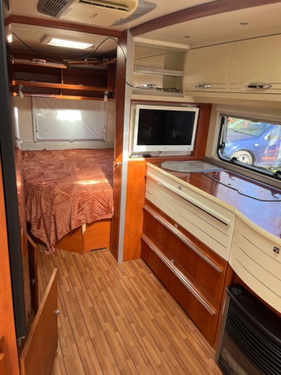 Caravan - — 3