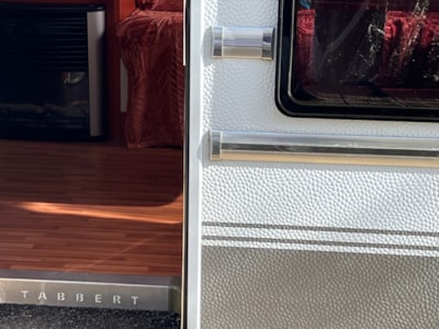 Caravan - — 4